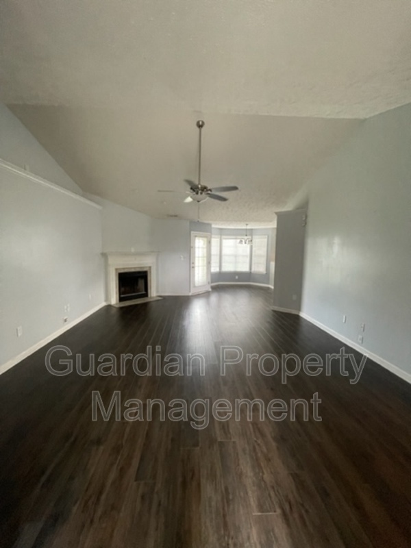 Foto del edificio - 4011 Red Oak Dr