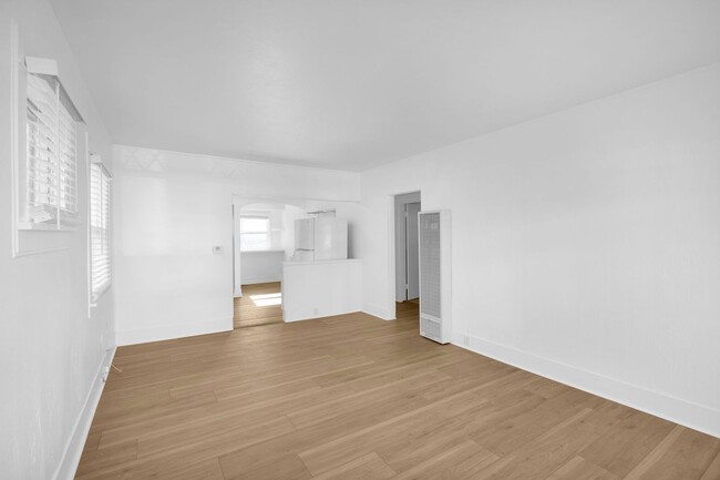 Foto del edificio - Beautiful bright 2 bedroom in Belmont Shore!