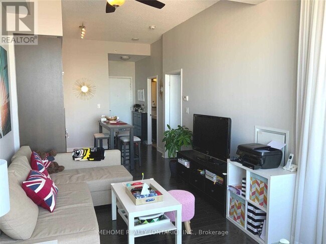 Building Photo - 295 Adelaide St W