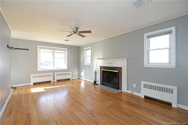 Building Photo - 256 Middletown Ave