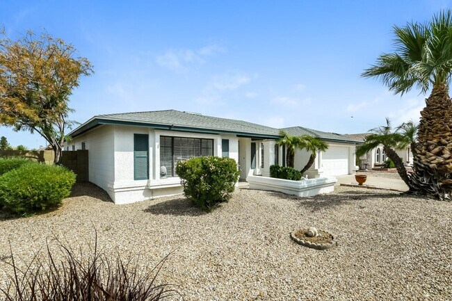 Building Photo - 7358 W Sunnyside Drive