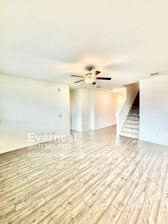 Building Photo - 4-Bedroom Home with Large Backyard and Con...