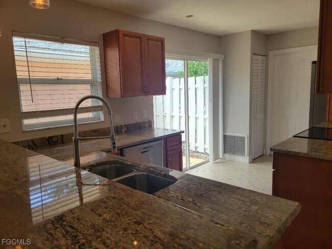 Foto del edificio - 14807 Crooked Pond Ct