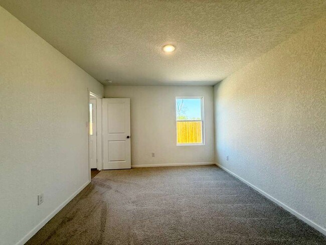 Foto del edificio - 10319 Munoz Mnr