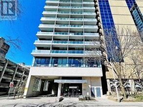 Building Photo - 210 Simcoe St