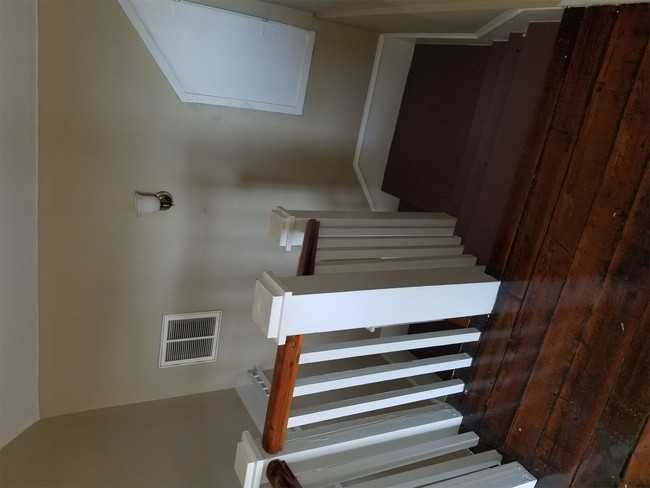 Building Photo - 124 Saluda St