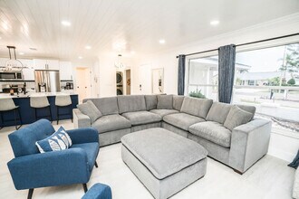 Building Photo - 6518 Solitaire Palm Way