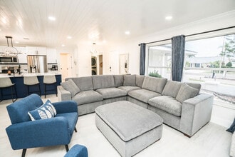 Building Photo - 6518 Solitaire Palm Way