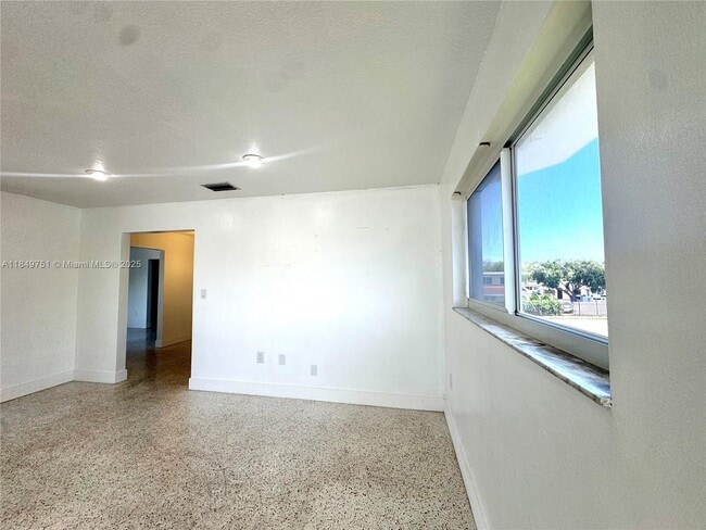 Building Photo - 250 Beacom Blvd