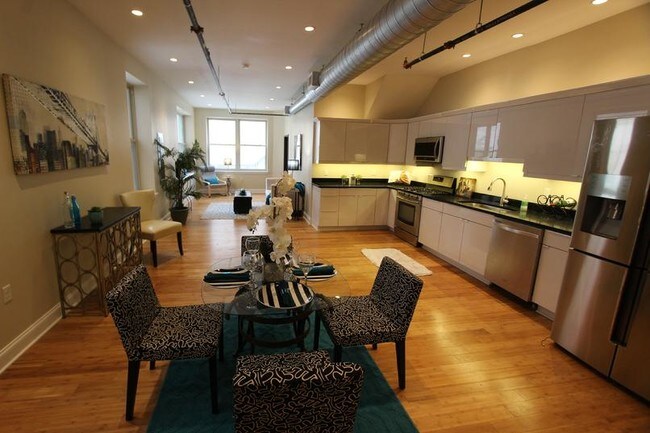 Kitchen - 709 Penn Ave Apartments