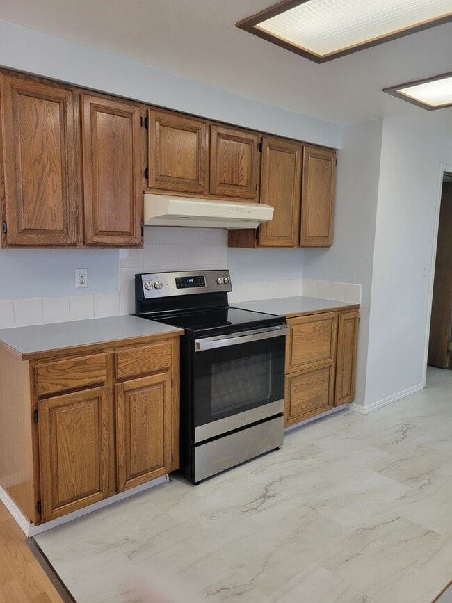 Building Photo - ? Spacious 3-Bedroom Rambler with Vaulted ...