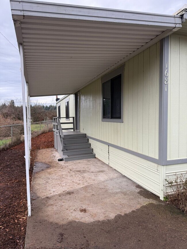 Foto del edificio - Updated 3 bedroom 2 bathroom house in Springfield!