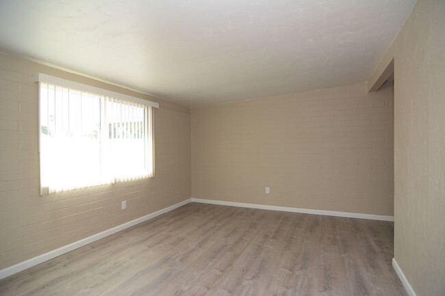 Foto del edificio - Remodeled 2 Bedroom 1 Bath Townhouse! Grea...