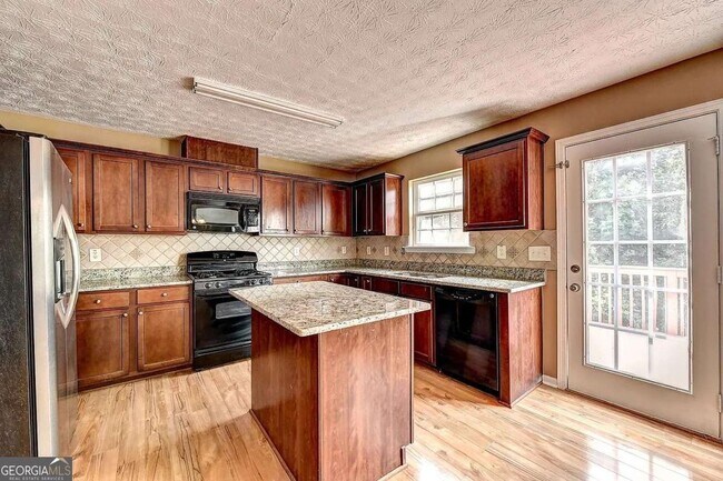 Foto del edificio - 670 Roxford Ln NE