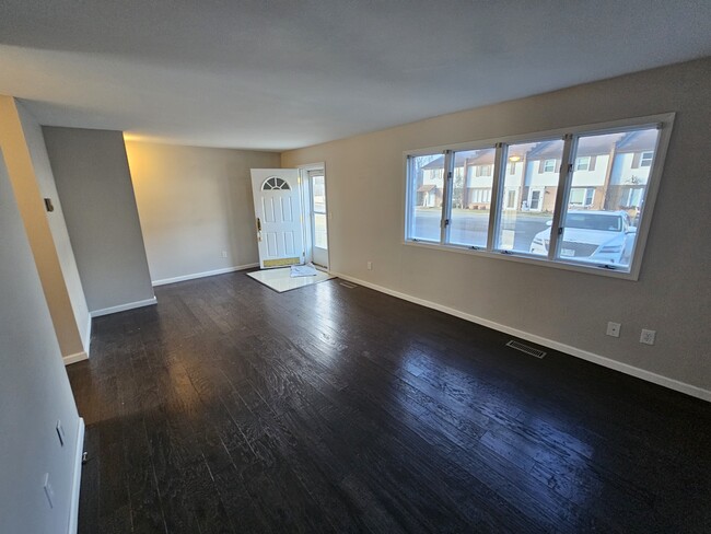 Building Photo - 313 Jasper Dr