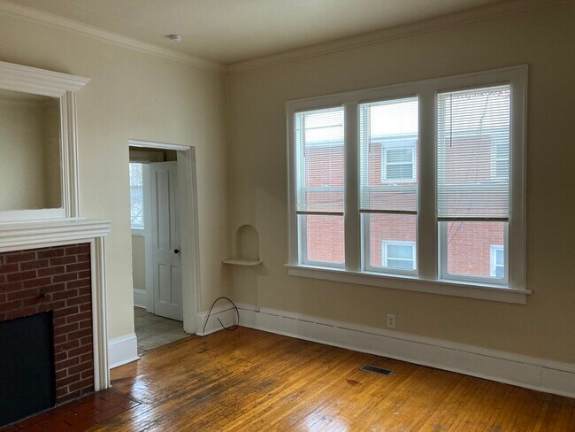 Living Room - 1122 Center Pl