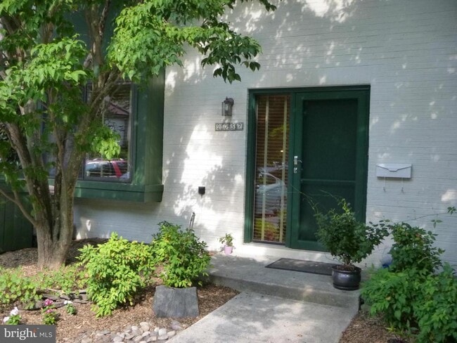 Building Photo - 2057 Golf Course Dr