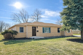 Building Photo - 15 Bradley Ln