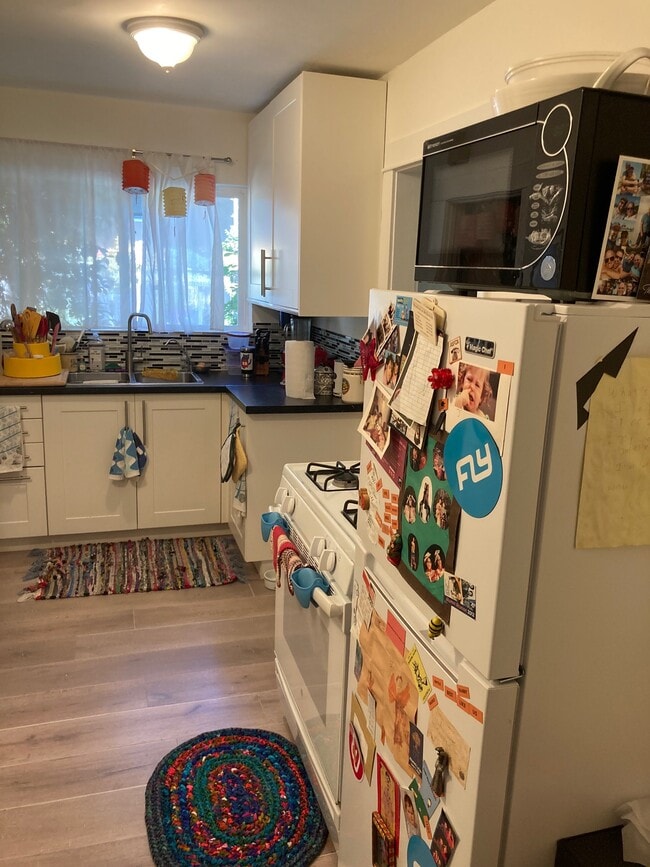 Kitchen - 8571 Rugby Dr