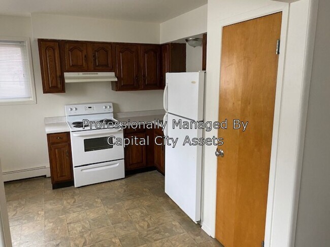 Building Photo - 2188 Meadowlawn Dr