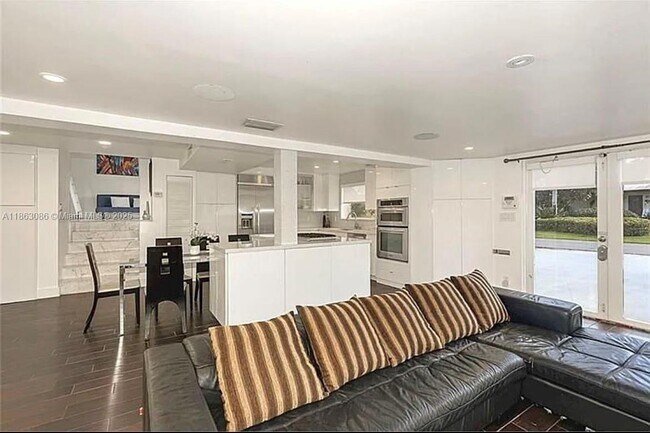 Foto del edificio - 2413 Nassau Ln