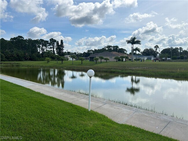 Foto del edificio - 738 Joel Blvd