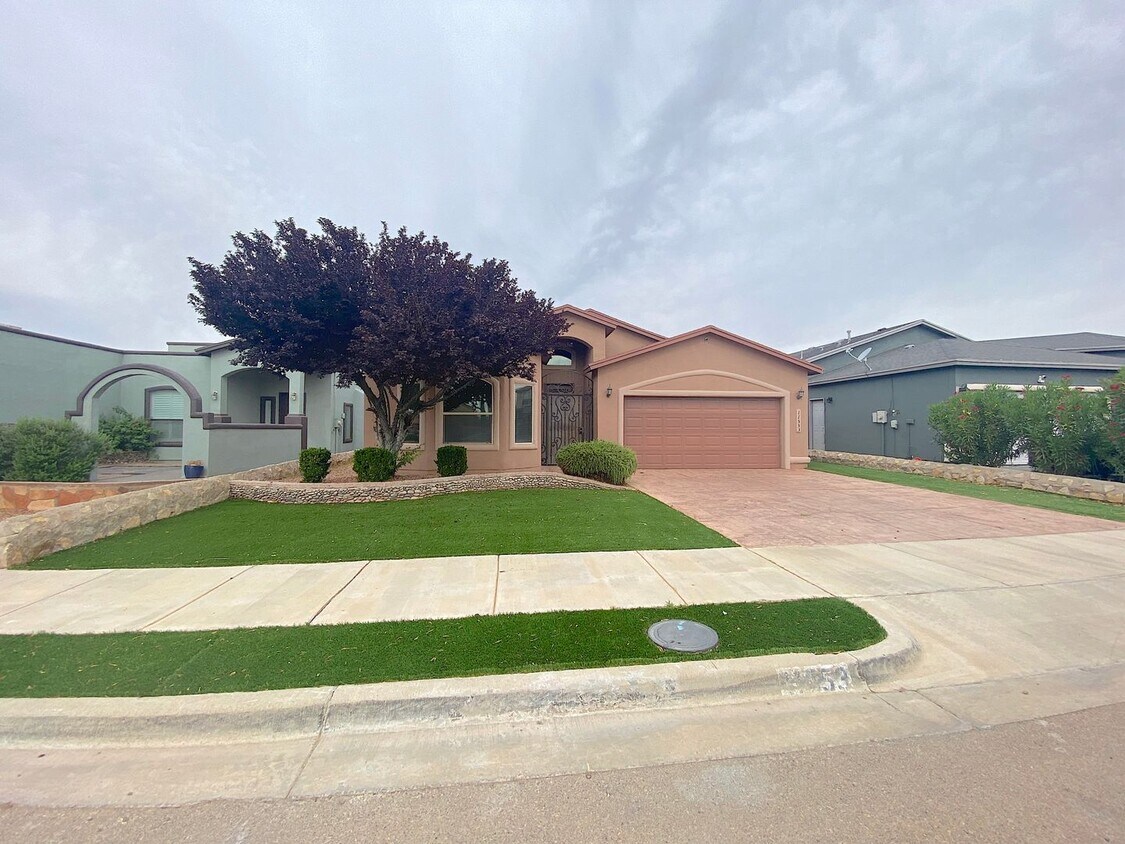 Primary Photo - Northeast El Paso 3bed Refrig A/C