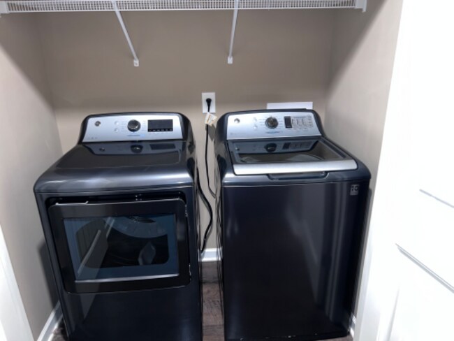 Foto del edificio - 5029 Upper Park Pl