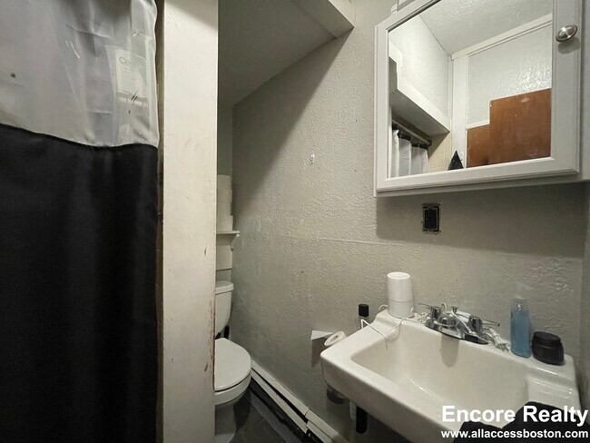 Building Photo - 41 Anderson St