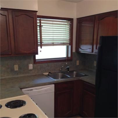 Foto del edificio - 1913 Pine Tree Dr