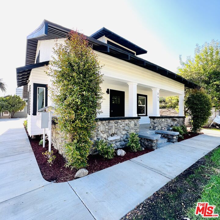 Foto principal - 251 S Catalina Ave