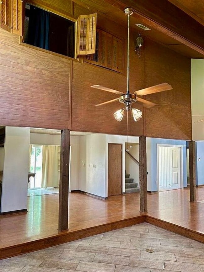 Building Photo - Spacious 3BR/2.5BA Retreat in Briarwood Estates – 3,000 Sq Ft, Updated & Full of Character!