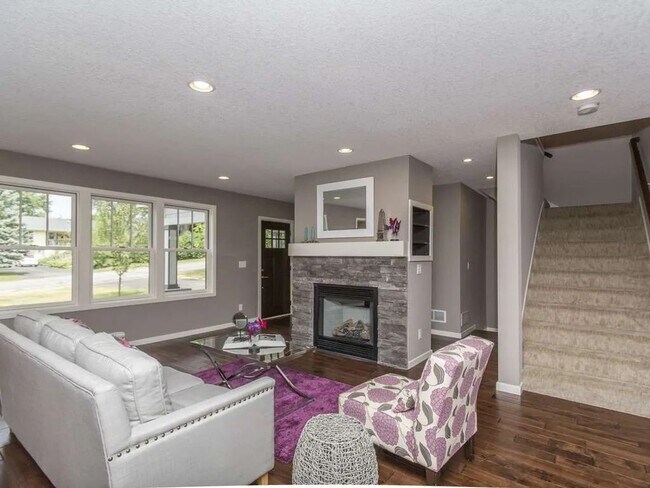 Foto del edificio - Gorgeous 5-Bed, 6-Bath Luxury Home in Prime Edina – Available September 1