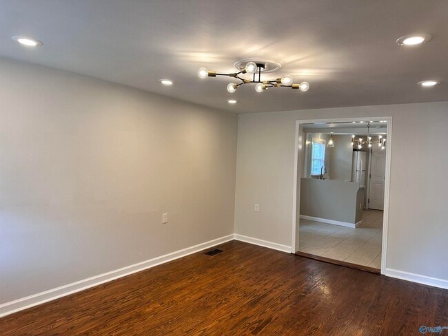 Building Photo - 1508 Mckinley Ave NE