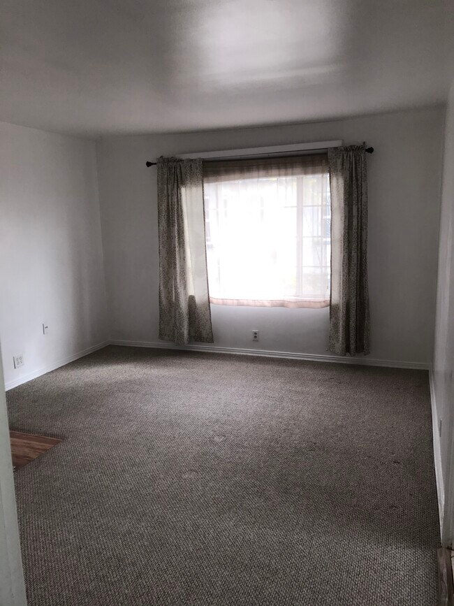 Living Room - 5580 Kinston Ave
