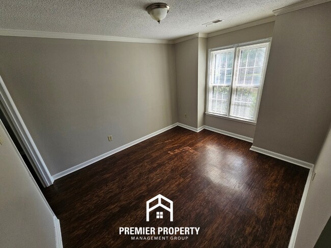 Foto del edificio - Modern 3BR/2BA with Soaring Vaulted Ceilings | Fireplace, Garage & Deck
