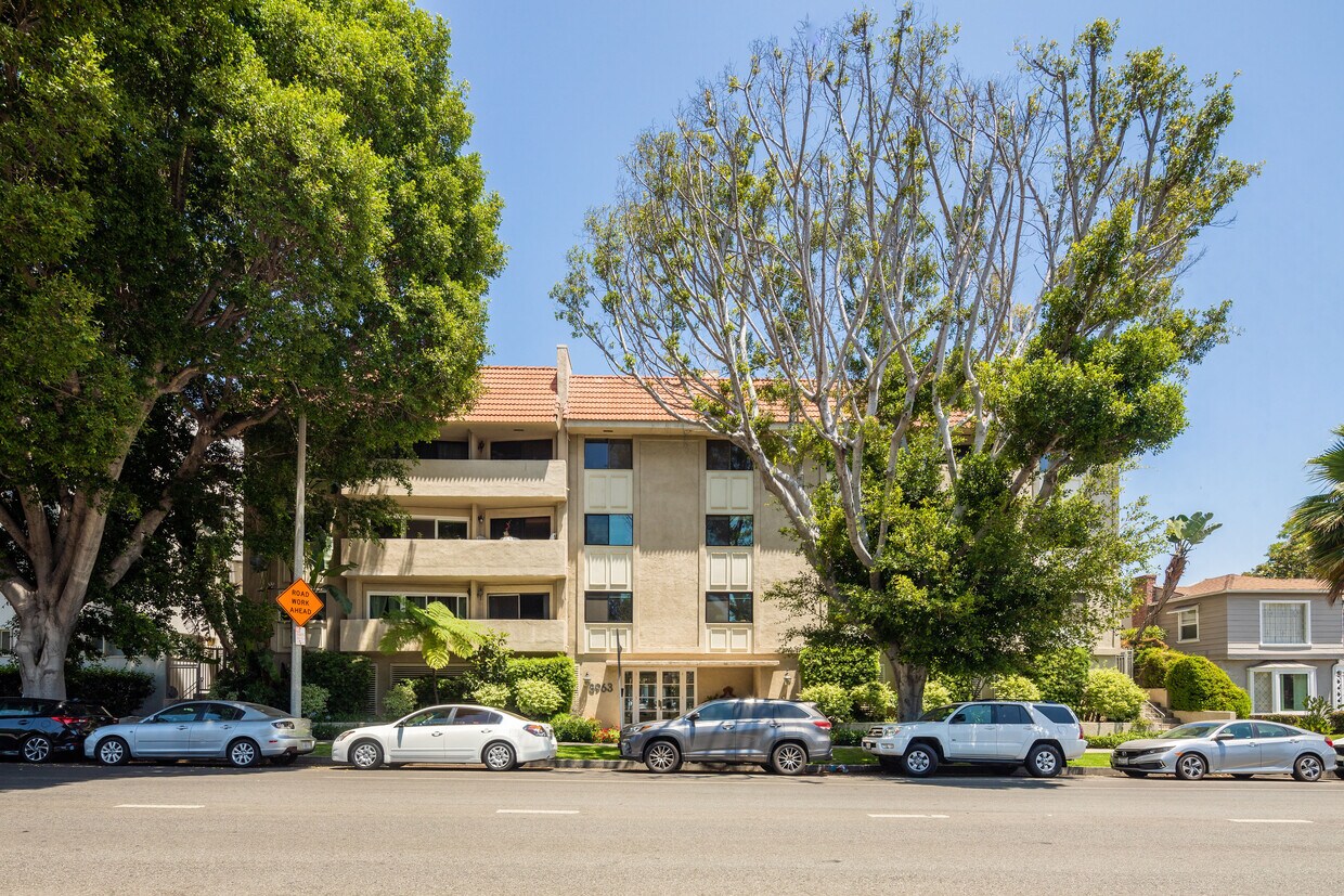 8963 Burton Way Unit 205, Los Angeles, CA 90048 Condo for Rent in Los