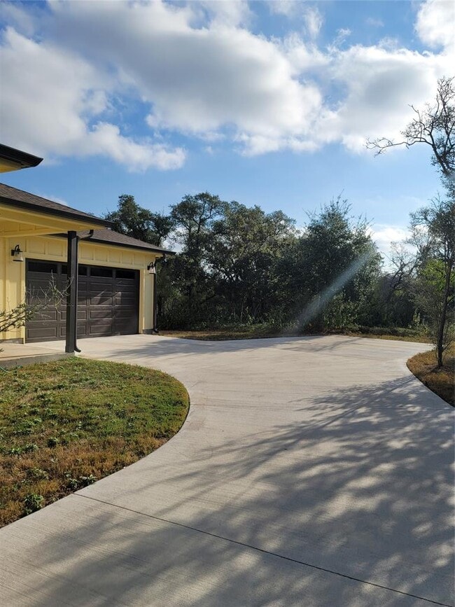 Building Photo - 1248 Lakeshore Dr