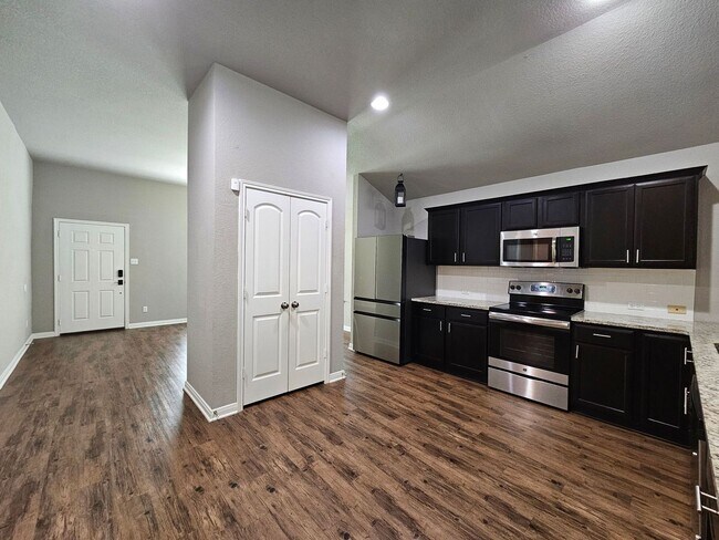 Foto del edificio - AMAZING RENT REDUCTION - HOME AVAILABLE NOW!