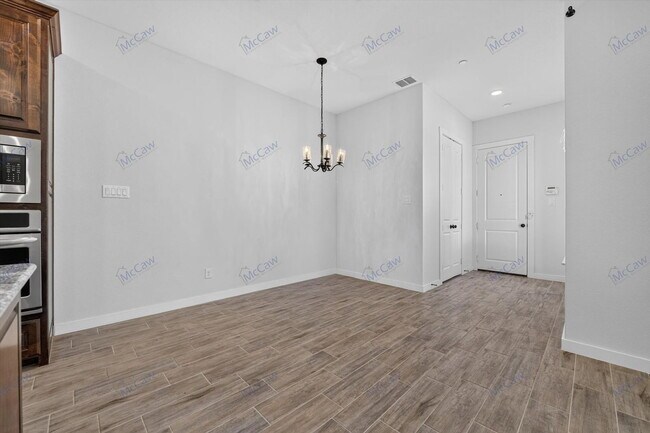 Building Photo - 8728 Ice House Dr