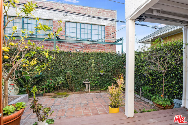 Building Photo - 2826 2nd St
