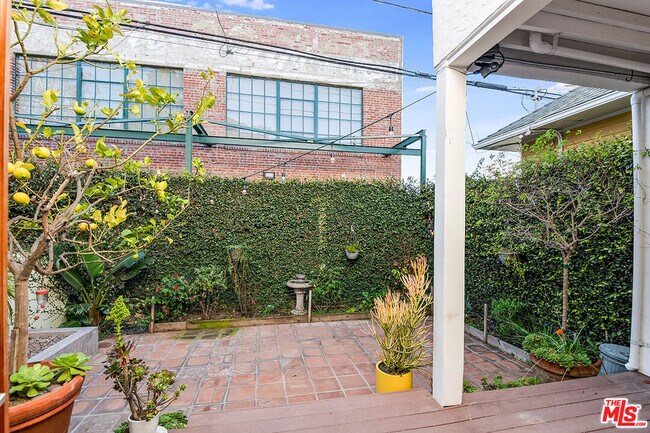 Foto del edificio - 2826 2nd St