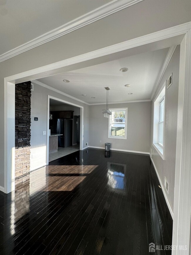 Building Photo - 537 Harding Ave