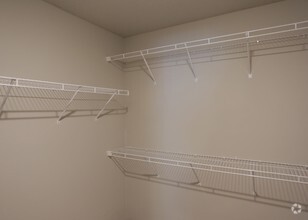 Carlson Walk-in Closet - AVIA