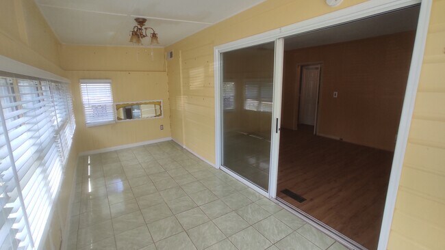 Foto del edificio - 5989 Oak Rd