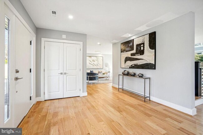 Building Photo - 5804 Tanglewood Dr
