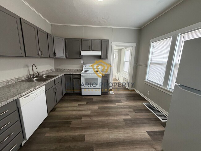 Foto del edificio - Near Anderson University 2 Bedroom on Corner Lot with Garage, Available NOW!