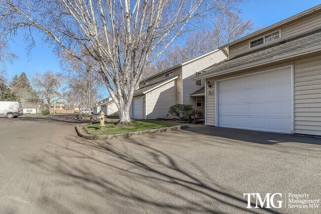 Foto del edificio - Beautiful 3 Bedroom 2.5 Bathroom Townhome ...
