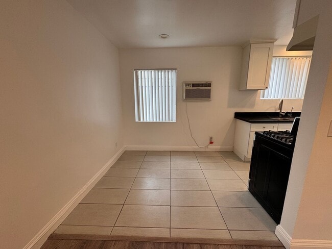 Foto del edificio - 7139 Whitsett Ave