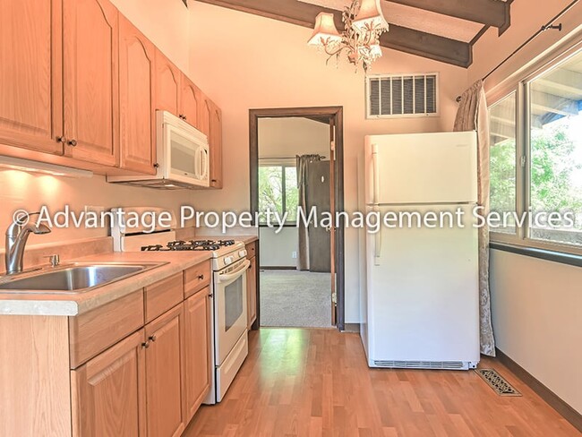 Building Photo - Unique 1 bed/1 bath, 576 sq. ft. home near...